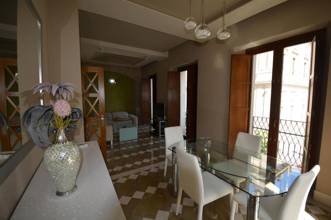 Luxury Apartment With Views To Alcazar, Cathedral And Giralda. เซบีญา ภายนอก รูปภาพ