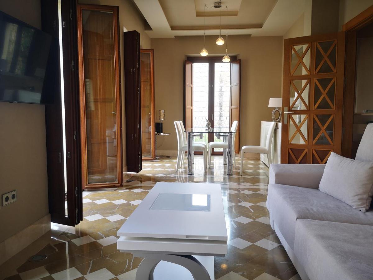 Luxury Apartment With Views To Alcazar, Cathedral And Giralda. เซบีญา ภายนอก รูปภาพ