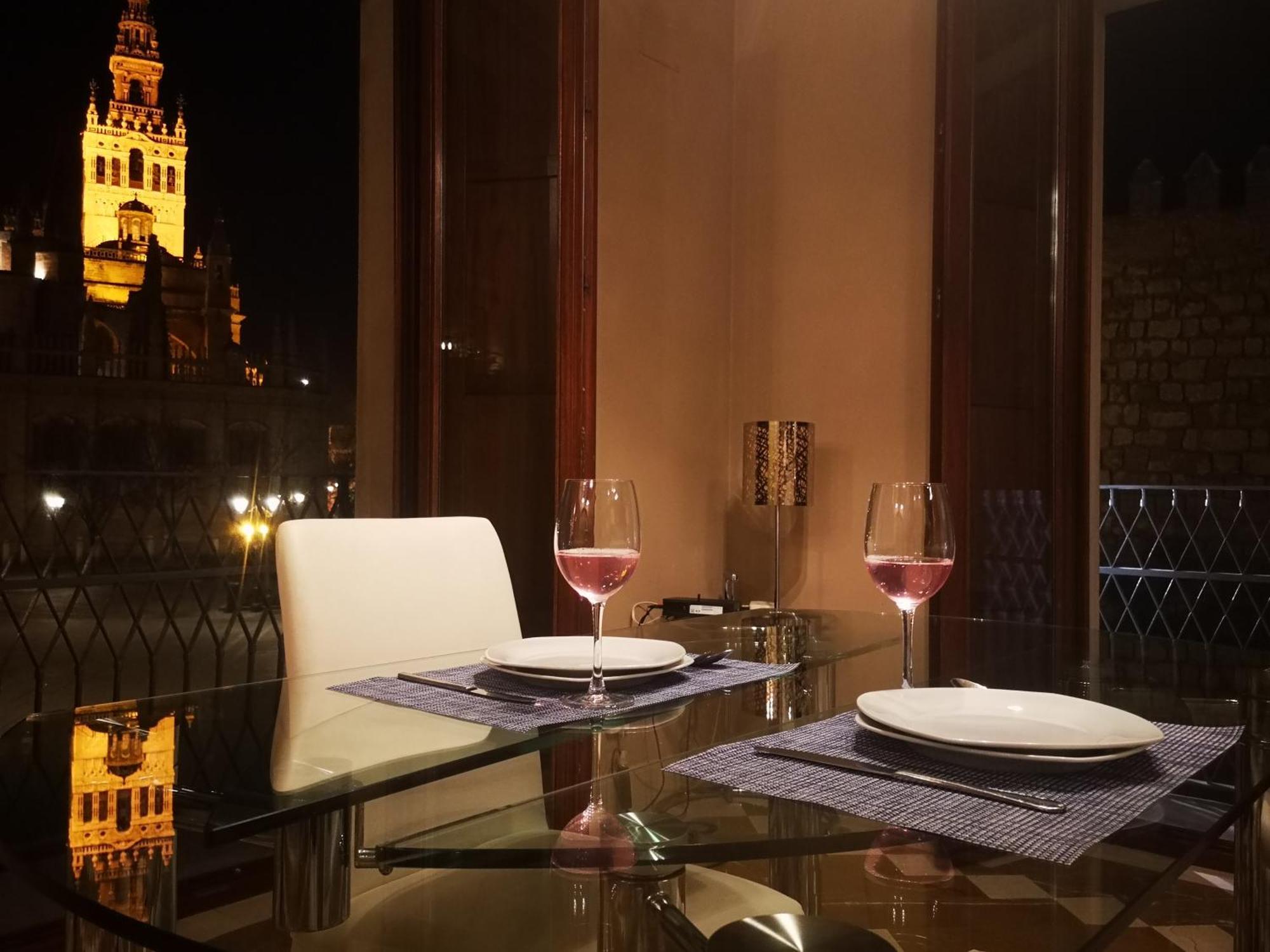 Luxury Apartment With Views To Alcazar, Cathedral And Giralda. เซบีญา ภายนอก รูปภาพ