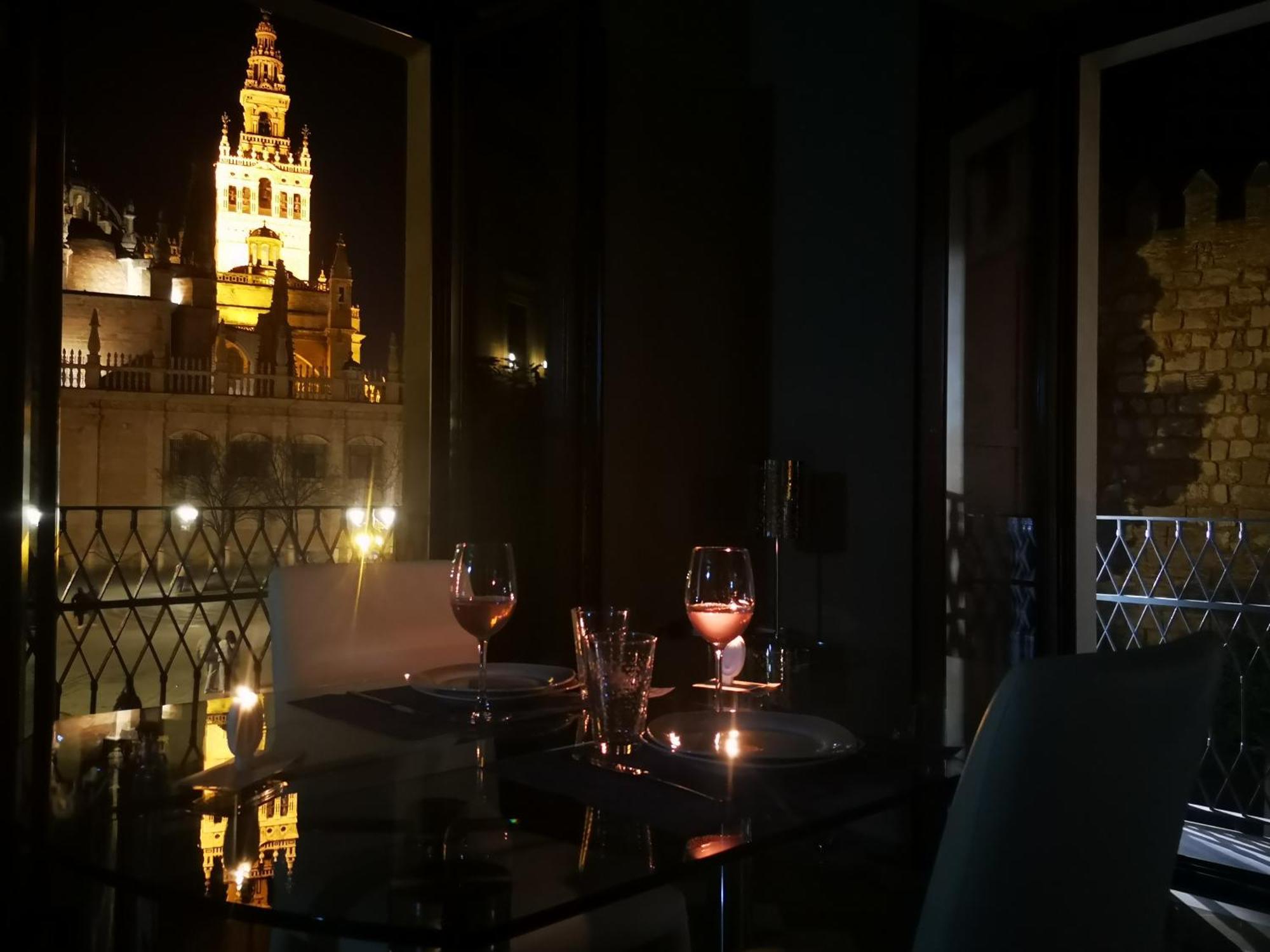 Luxury Apartment With Views To Alcazar, Cathedral And Giralda. เซบีญา ภายนอก รูปภาพ