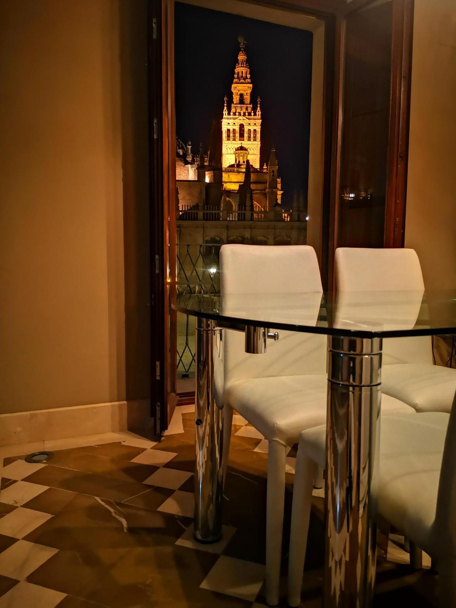 Luxury Apartment With Views To Alcazar, Cathedral And Giralda. เซบีญา ภายนอก รูปภาพ