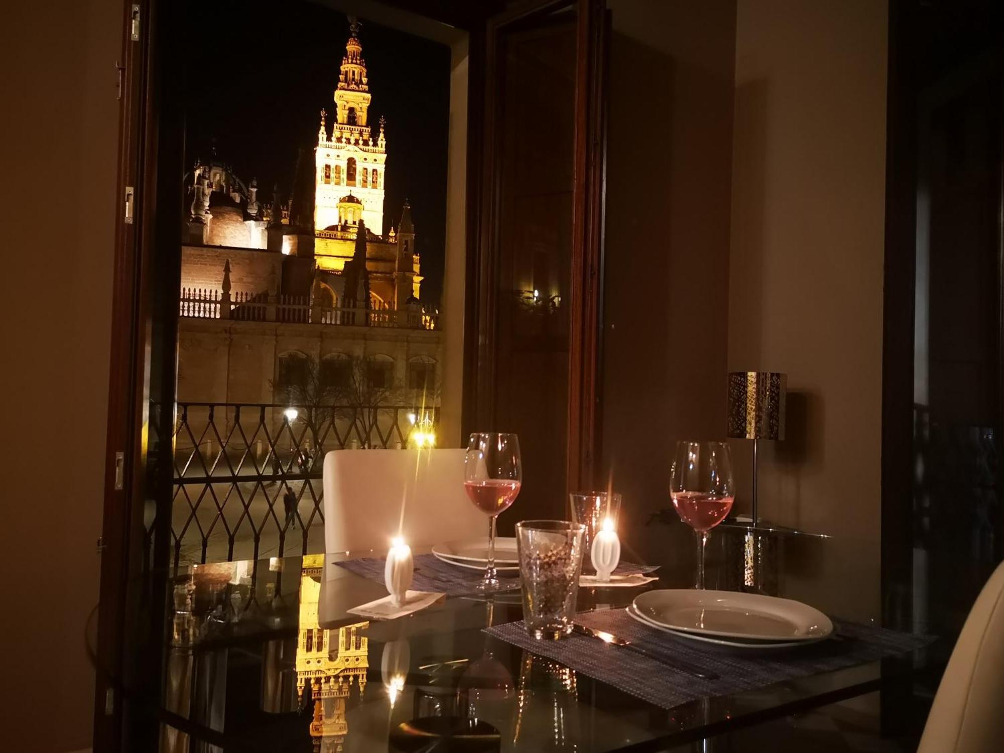 Luxury Apartment With Views To Alcazar, Cathedral And Giralda. เซบีญา ภายนอก รูปภาพ