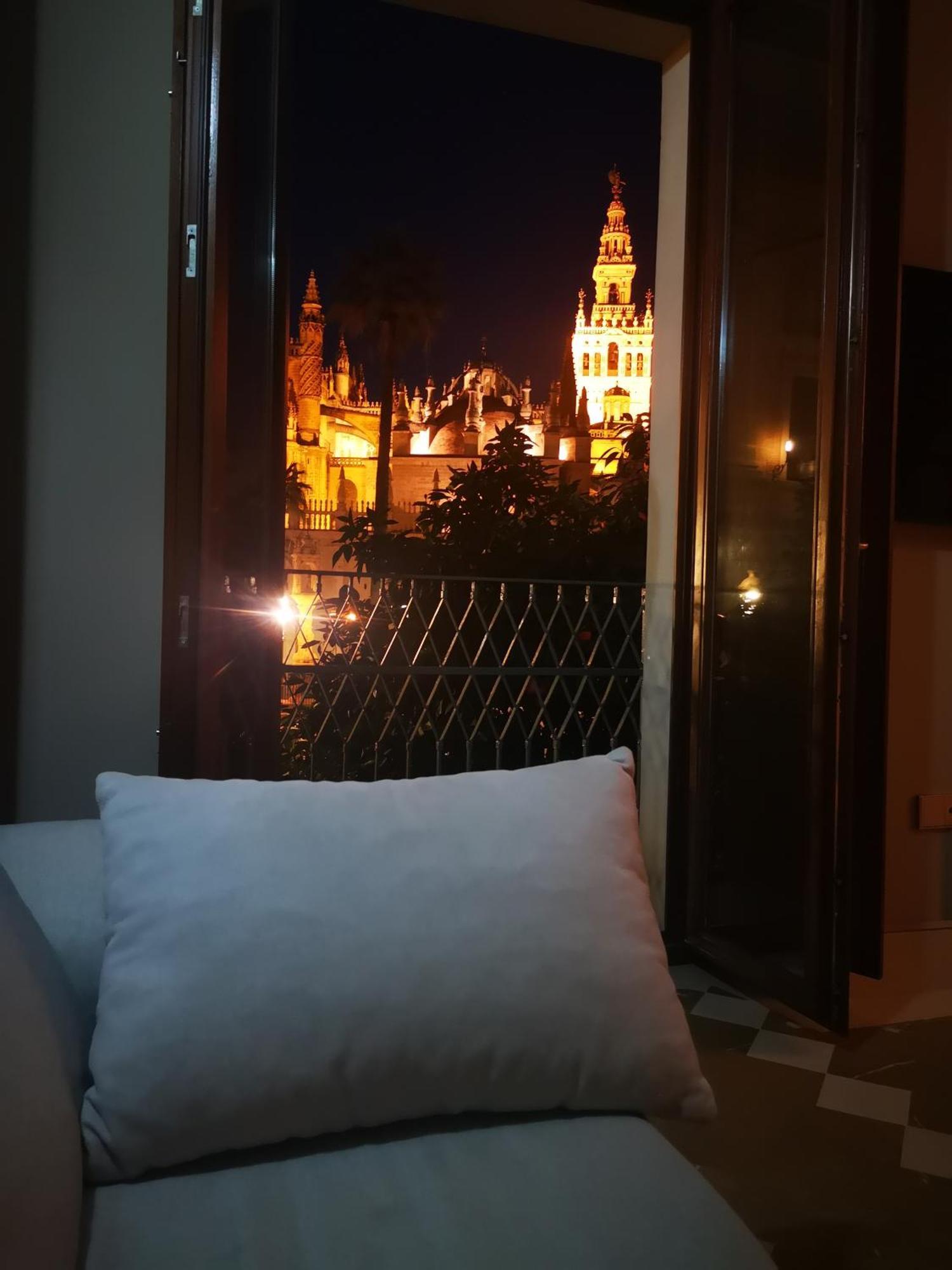 Luxury Apartment With Views To Alcazar, Cathedral And Giralda. เซบีญา ภายนอก รูปภาพ